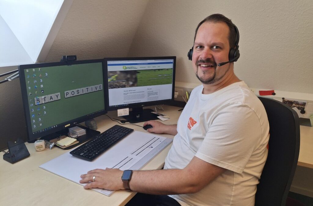 Mit Kompetenz und Herz: Sorgentelefone bilden aus