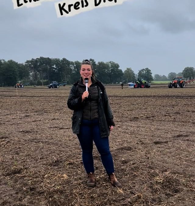 🚜💨 Gerade Furchen, rauchende Köpfe, beim Kreisleistungspflügen wird gezeigt, wer seinen Acker im Griff hat! 🌱🔥 Unser…