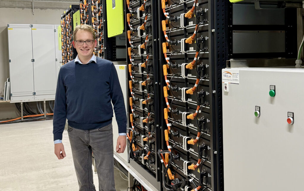 Vom Schweinestall zum Energiespeicher – Landwirt setzt auf neues Standbein