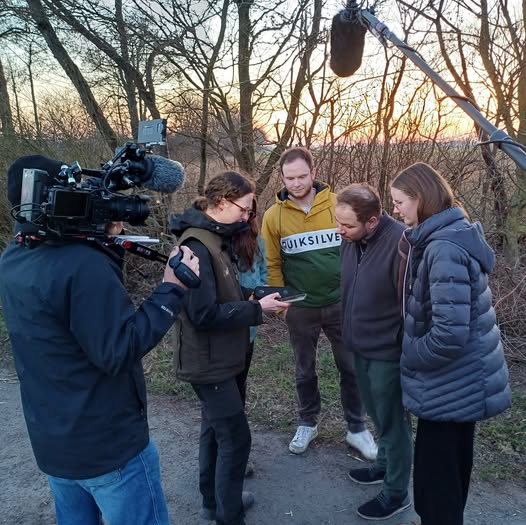 Kamerateam in der Dunkelheit: Ein&hellip;