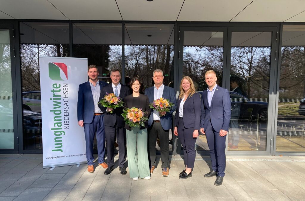 <a href="https://landvolk.net/lpdartikel/hofnachfolge-muss-endlich-attraktiver-werden/" target="_blank">Hofnachfolge muss endlich attraktiver werden</a>