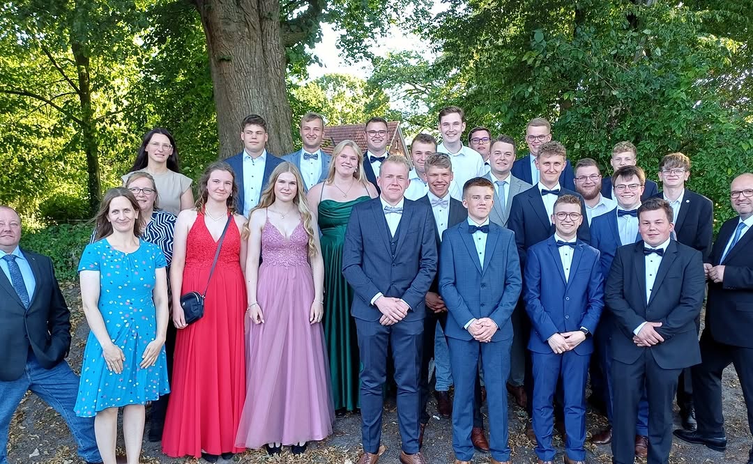<a href="https://www.instagram.com/p/DavLWPNgH4W" target="_blank">Unser Berufsstand ist um 24 neue Landwirtinnen und Landwirte reicher! Im Gasthaus Hartje in Varrel erhielten 24 Auszubil…</a>