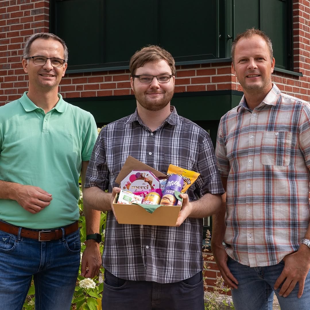 <a href="https://www.instagram.com/p/DbtE-aqjvim" target="_blank">Seit 10 Jahren dabei! Marvin Riedemann vor 10 Jahren als Auszubildender bei uns seine Karriere im Steuerbereich. Auch na…</a>