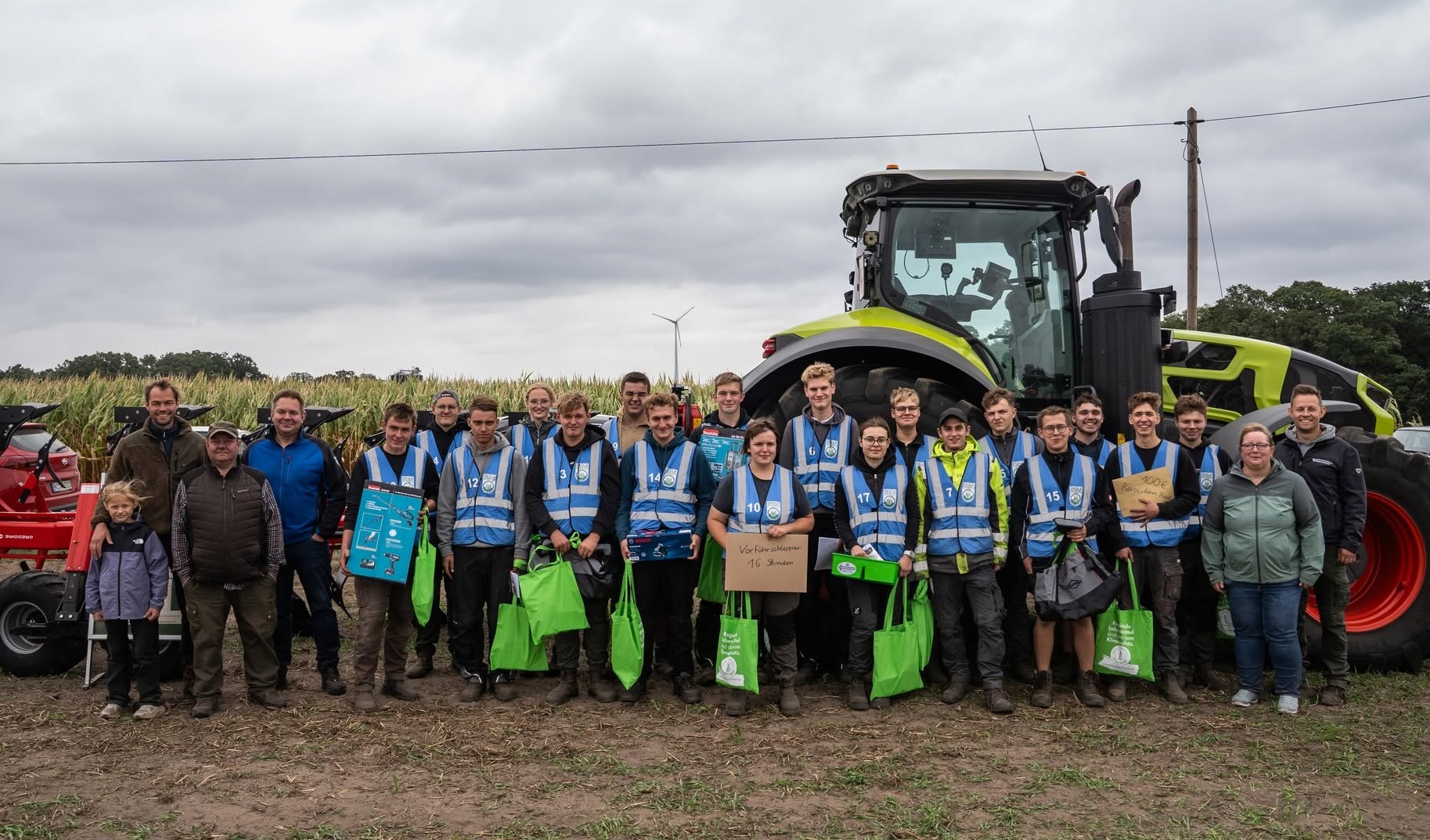 <a href="https://www.instagram.com/p/Dd4MpndD8kK" target="_blank">Jede Menge Pfluglotsen! Auf der Fläche von Hauke Meyer-Husmann in Groß Lessen zeigten die angehenden Landwirtinnen und L…</a>
